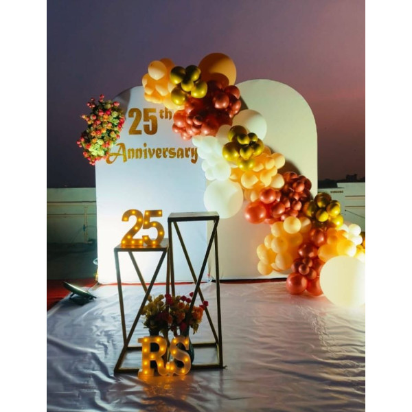 U frames decor for anniversary