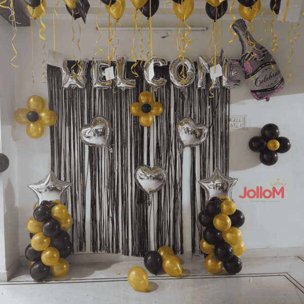 Black & gold welcome decoration