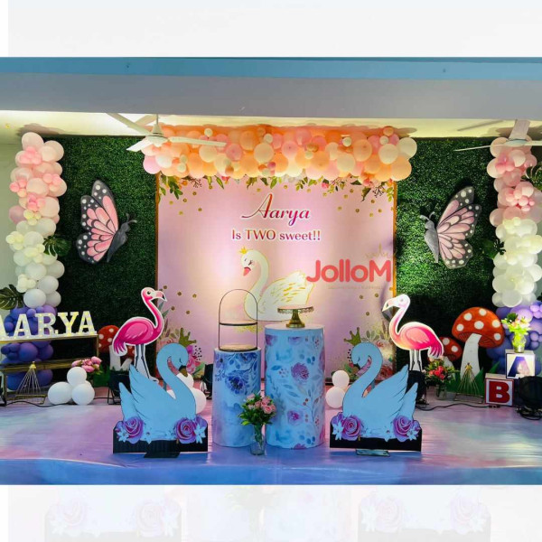 Pretty  Swan theme stage decoration