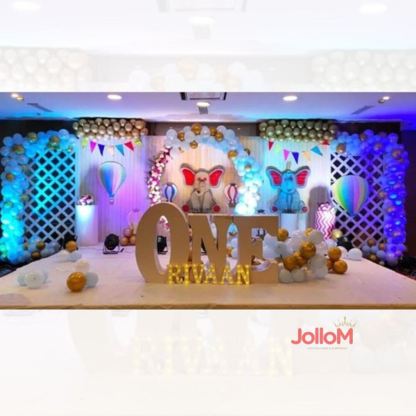 White theme stage decoration