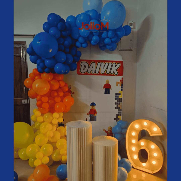 U-Frame Birthday decoration
