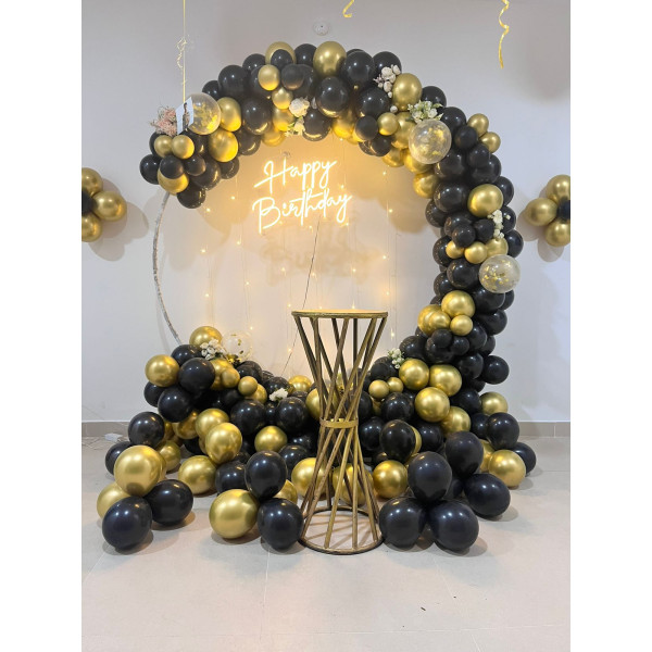 Black and gold theme ring decor 