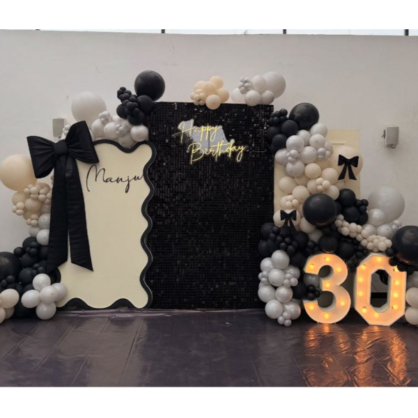 Black and white theme decoration 