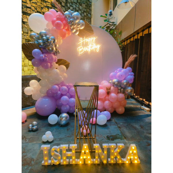 Claasic Ring birthday decor 