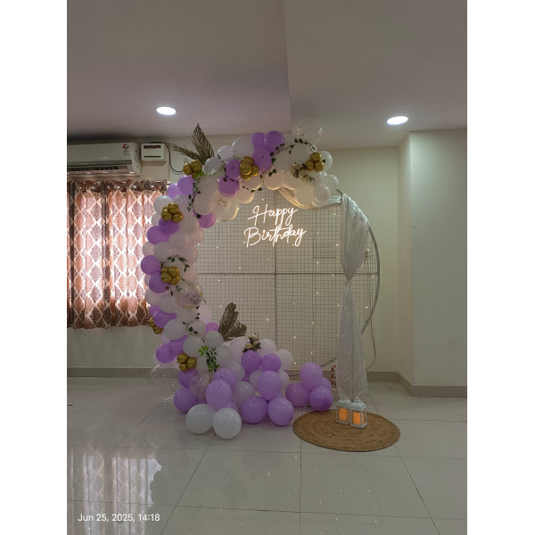 Mesh ring birthday decor 