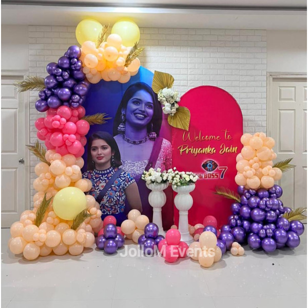 U frame Decor for Wife/Husband 